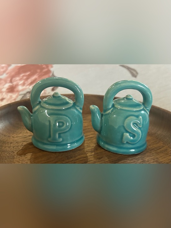 Other - 🐕3/20 Ceramic Turquoise Teapot Salt & Pepper Shaker Set